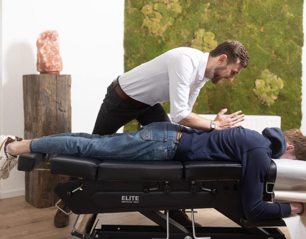 hoe-voelt-een-correctie-bij-de-chiropractor